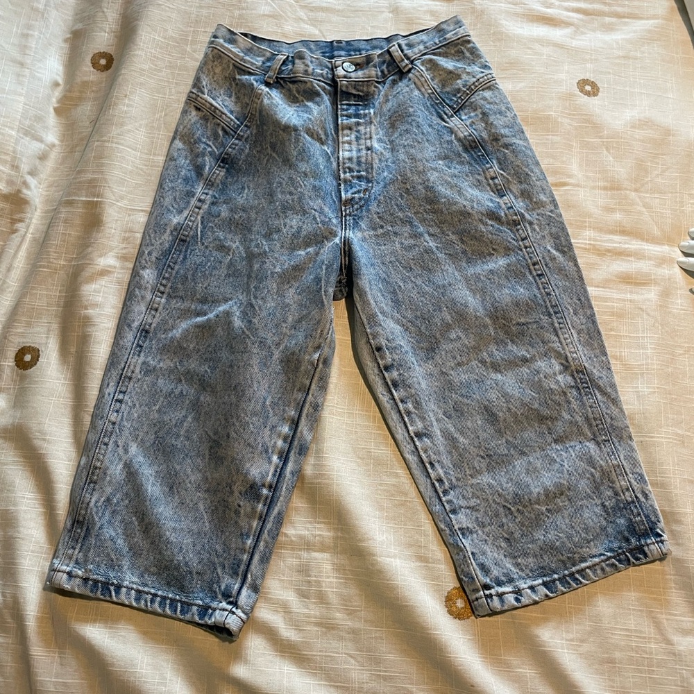 VTG chic Light Blue Washed Denim Capris